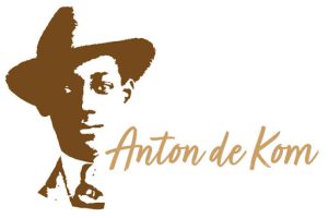 Foto-ID: Logo Anton de Kom Stichting